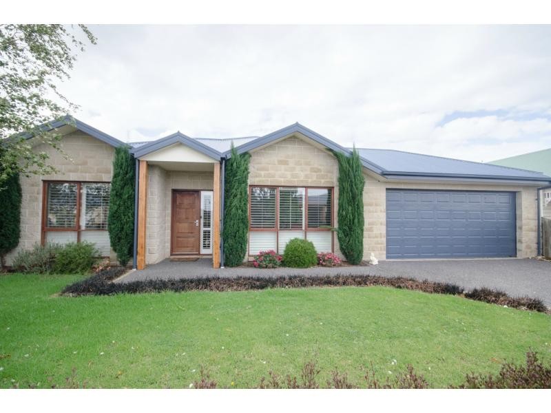 19 Supreme Close, Koo Wee Rup VIC 3981