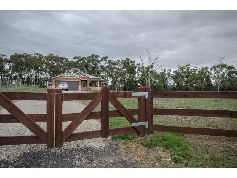 84 Follett Drive, Nyora VIC 3987