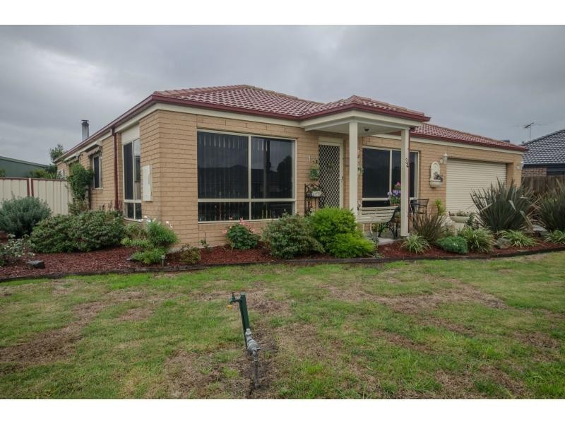 34 Bailey Boulevard, Koo Wee Rup VIC 3981
