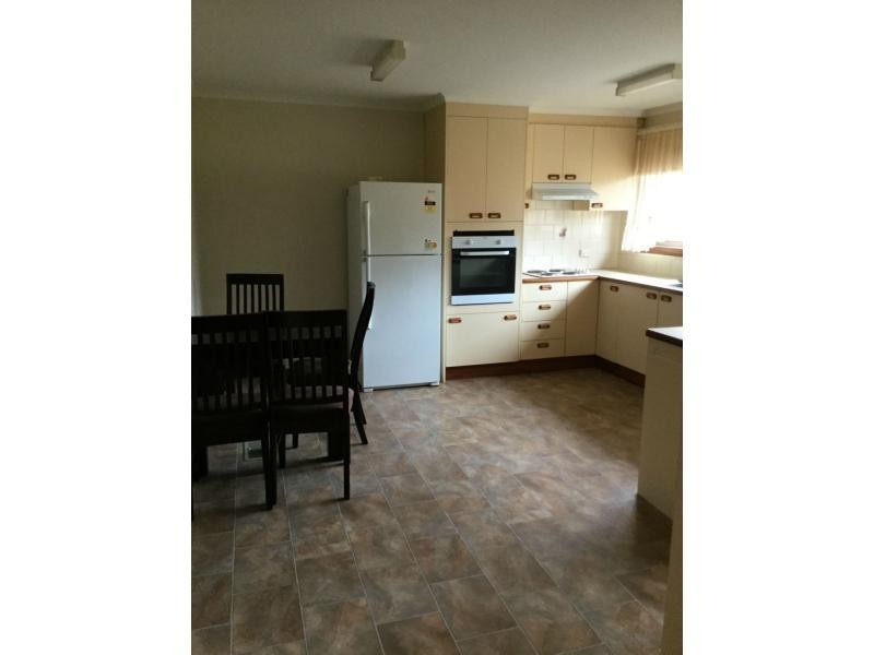 Unit 2/7 Alexandra Avenue, Koo Wee Rup VIC 3981