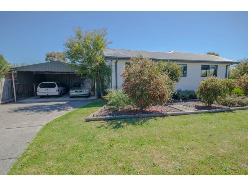 27 Station Street, Lang Lang VIC 3984