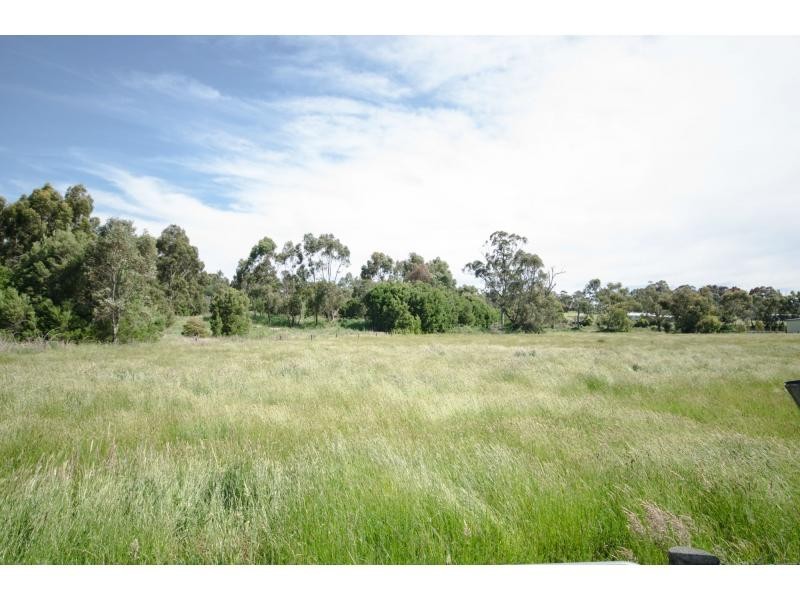 24 Follett Drive, Nyora VIC 3987