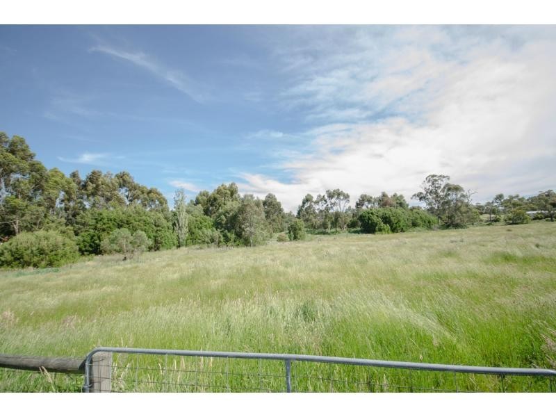 24 Follett Drive, Nyora VIC 3987