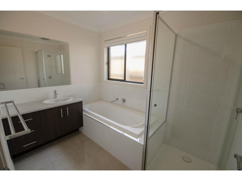 Unit 2//5 Station Street, Lang Lang VIC 3984