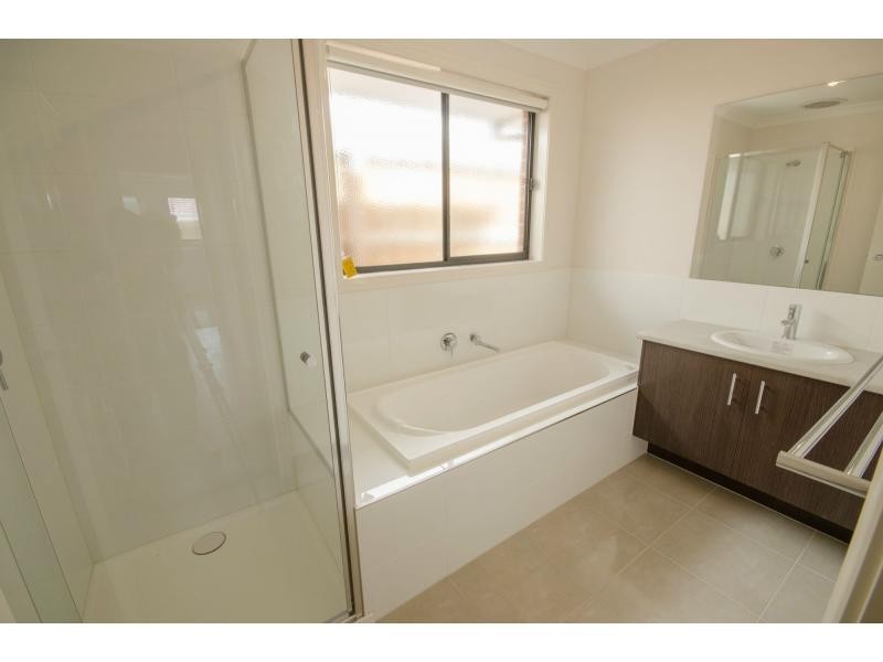 Unit 2//5 Station Street, Lang Lang VIC 3984