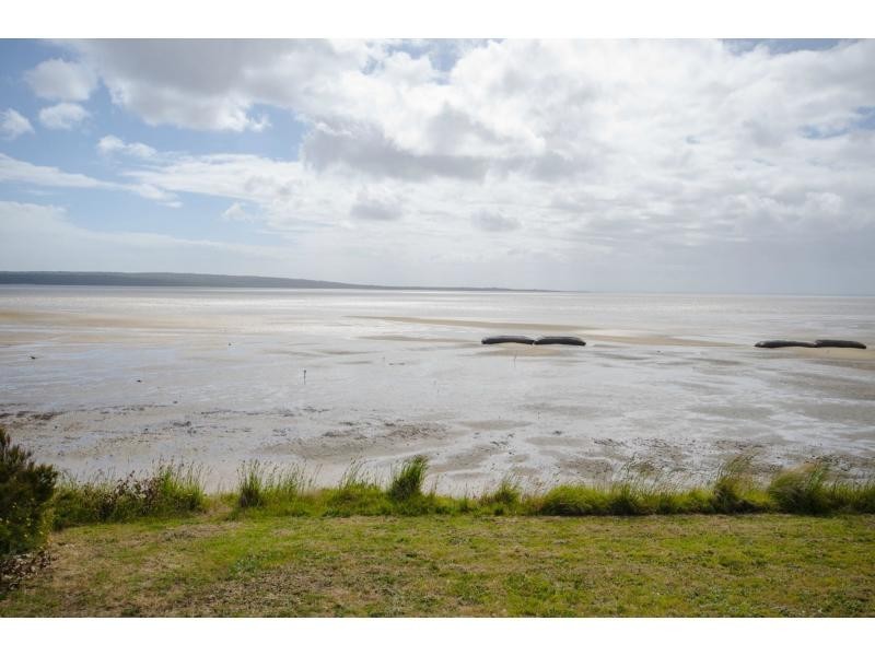 24 Foreshore Road, Jam Jerrup VIC 3984