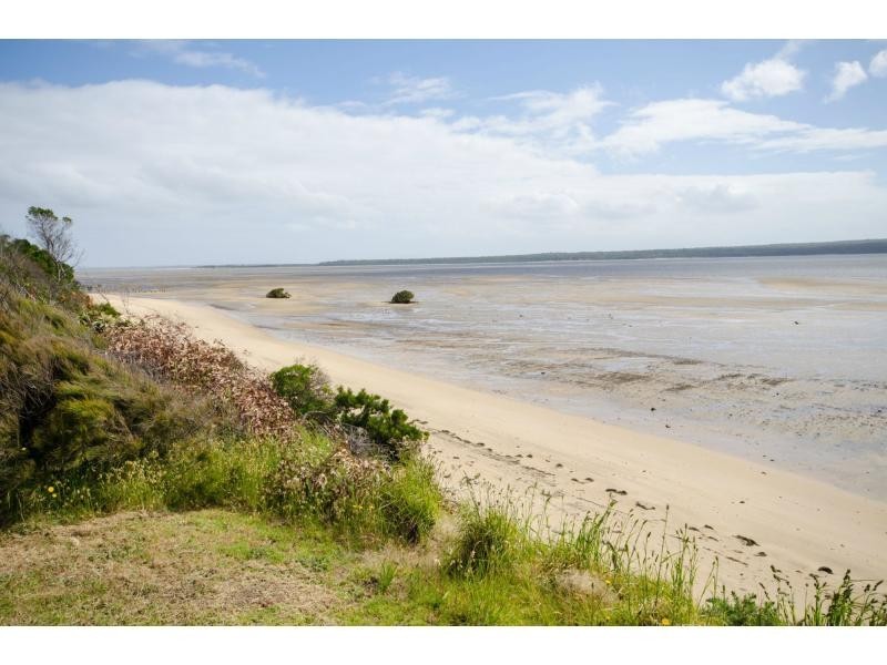 24 Foreshore Road, Jam Jerrup VIC 3984