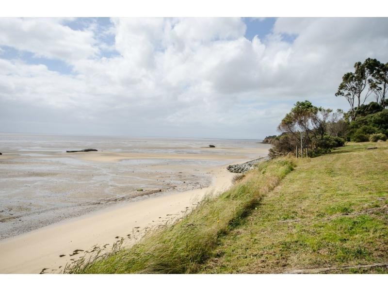 24 Foreshore Road, Jam Jerrup VIC 3984