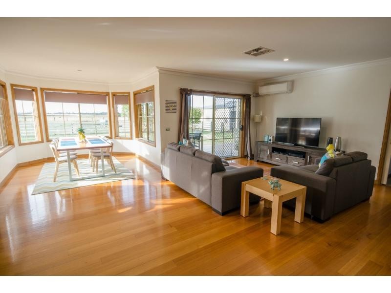 25 Supreme Close, Koo Wee Rup VIC 3981