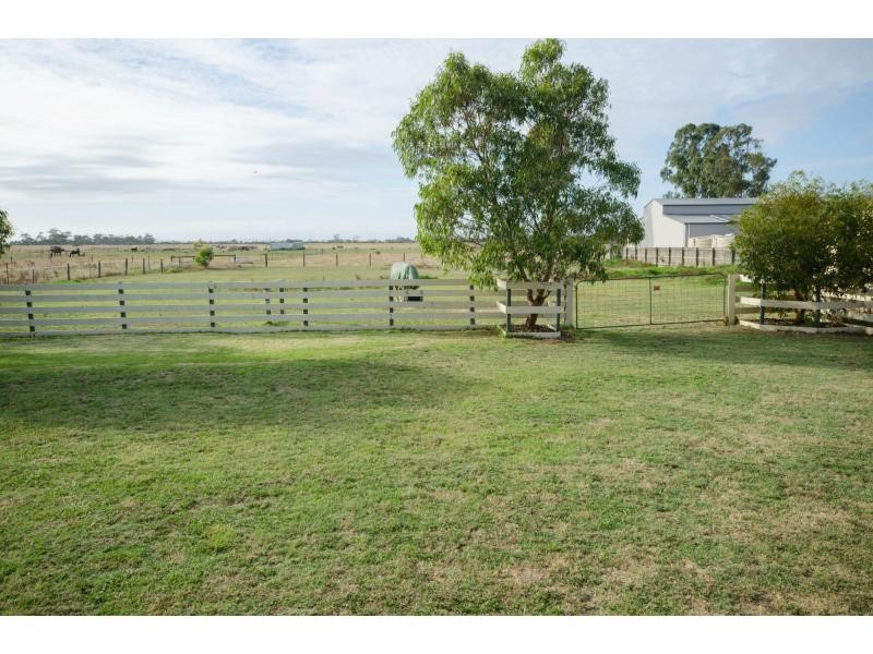 25 Supreme Close, Koo Wee Rup VIC 3981