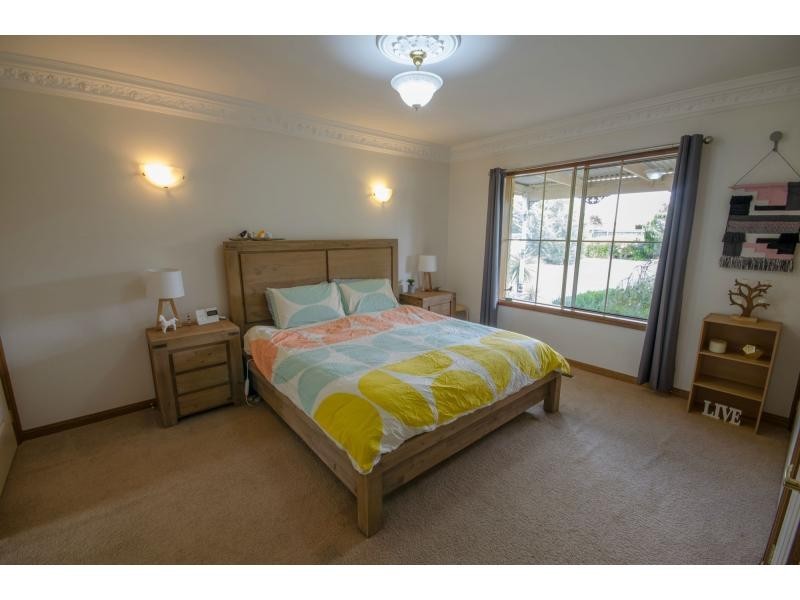 25 Supreme Close, Koo Wee Rup VIC 3981