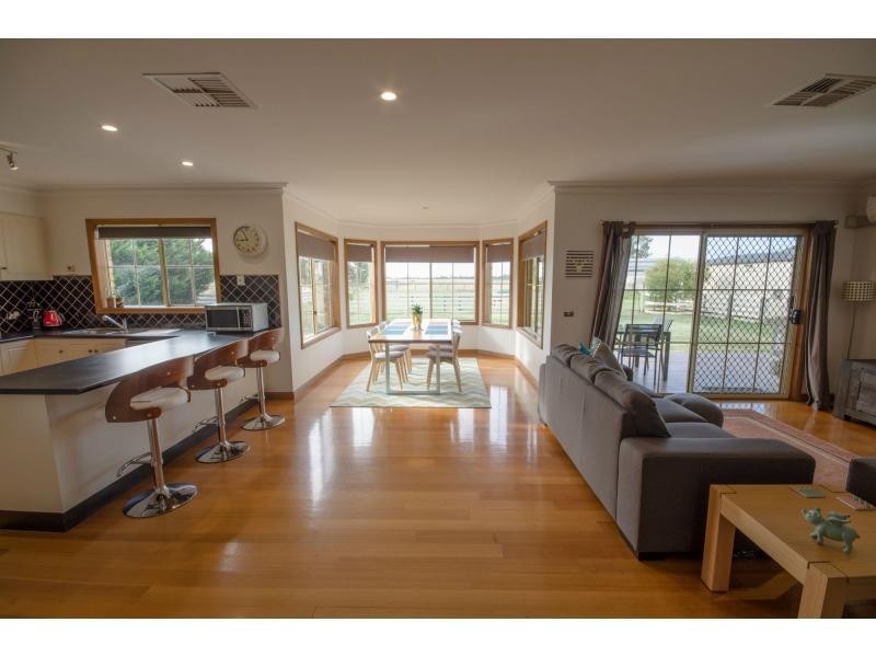 25 Supreme Close, Koo Wee Rup VIC 3981