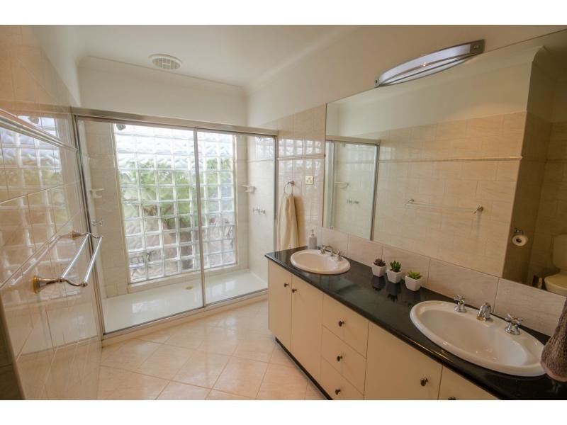 25 Supreme Close, Koo Wee Rup VIC 3981