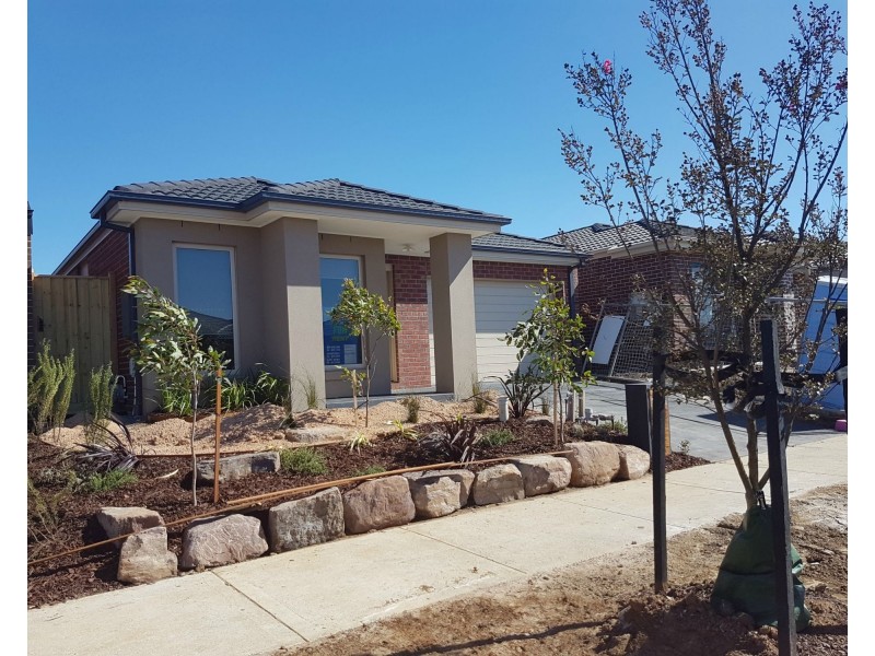 11 Trainers Way, Clyde North VIC 3978