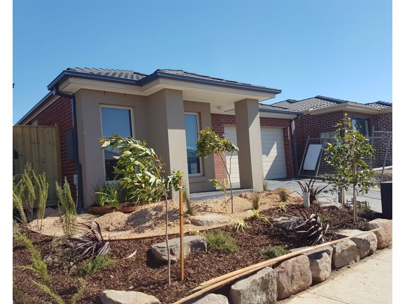 11 Trainers Way, Clyde North VIC 3978