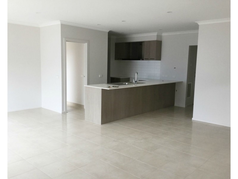 11 Trainers Way, Clyde North VIC 3978