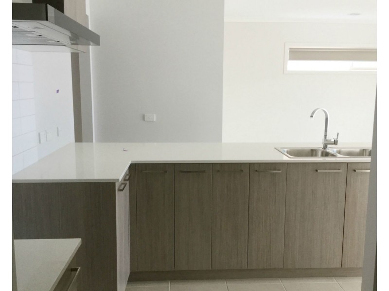 11 Trainers Way, Clyde North VIC 3978