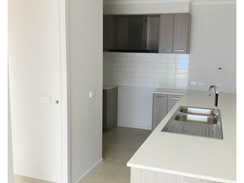 11 Trainers Way, Clyde North VIC 3978