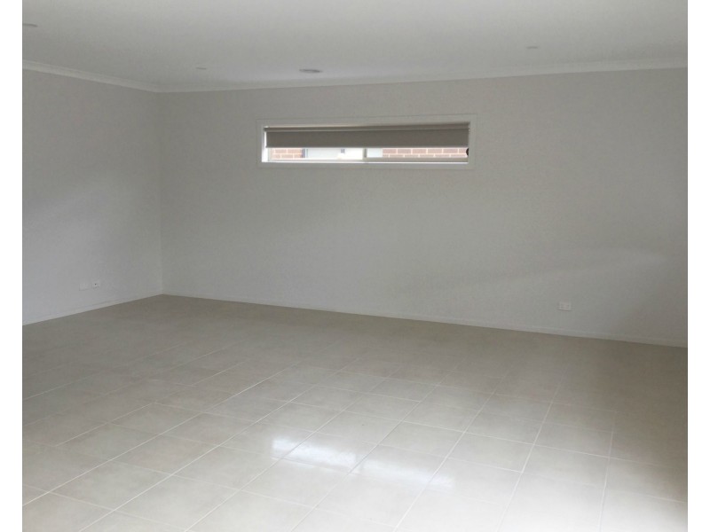 11 Trainers Way, Clyde North VIC 3978