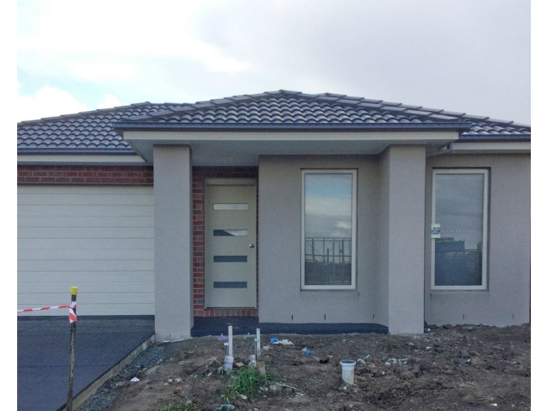 11 Trainers Way, Clyde North VIC 3978