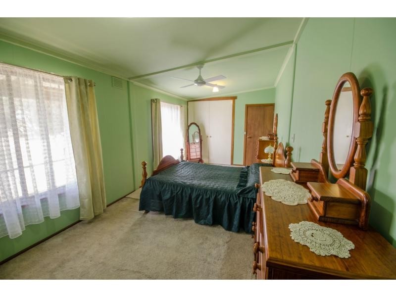 100 Coster Road, Modella VIC 3816