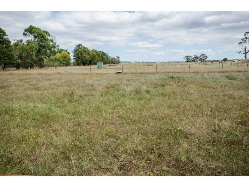 100 Coster Road, Modella VIC 3816