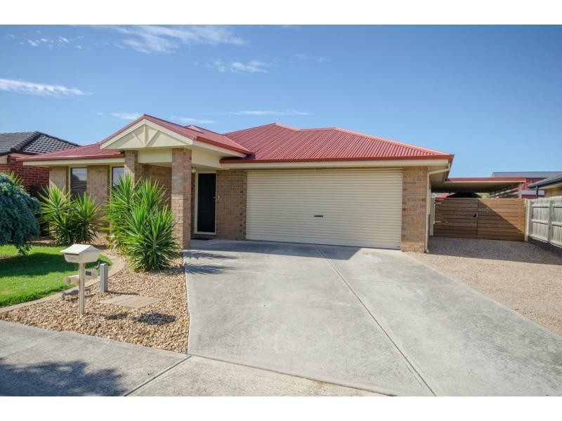 8 Bailey Boulevard, Koo Wee Rup VIC 3981
