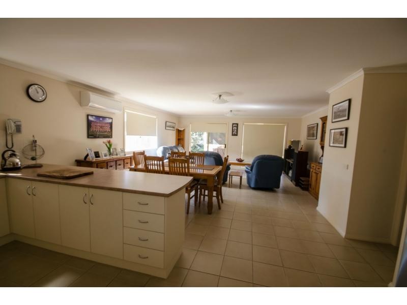 8 Bailey Boulevard, Koo Wee Rup VIC 3981