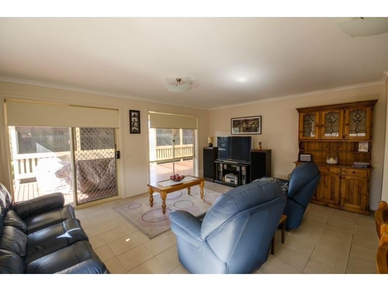 8 Bailey Boulevard, Koo Wee Rup VIC 3981