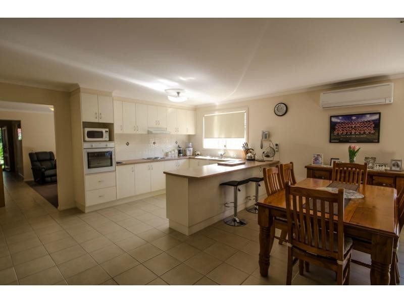 8 Bailey Boulevard, Koo Wee Rup VIC 3981
