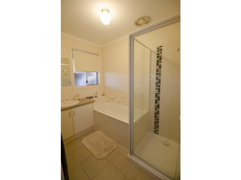 8 Bailey Boulevard, Koo Wee Rup VIC 3981