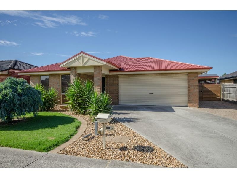 8 Bailey Boulevard, Koo Wee Rup VIC 3981