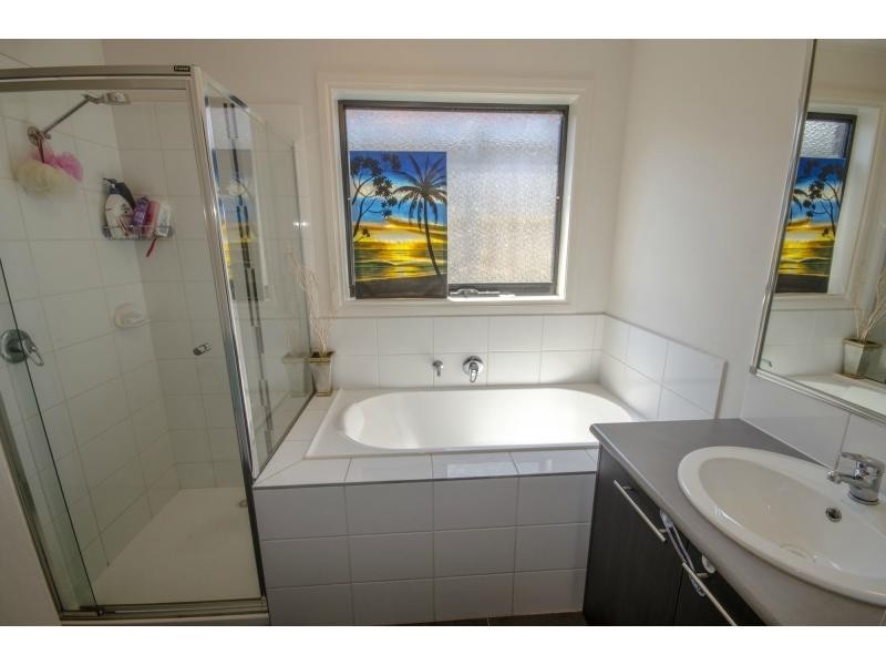 Unit 13/107 Army Road, Pakenham VIC 3810