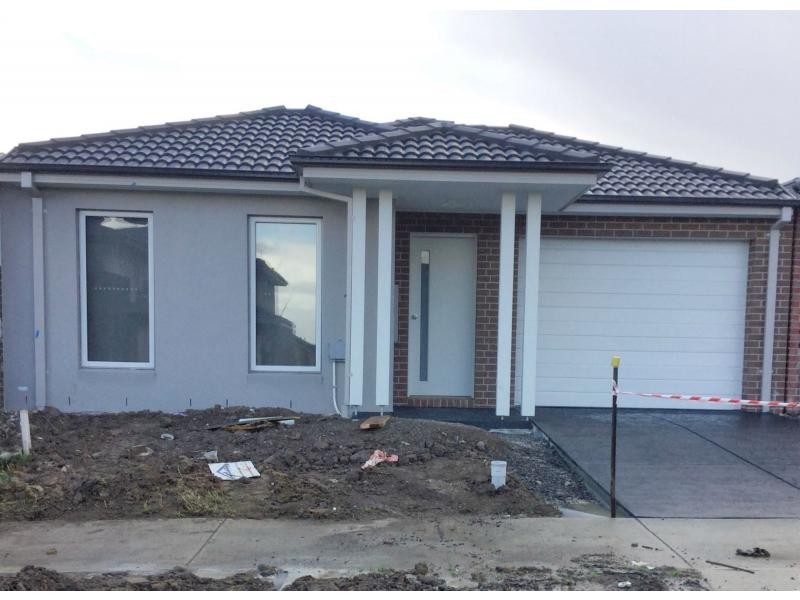 L316 Elyse Way, Clyde North VIC 3978