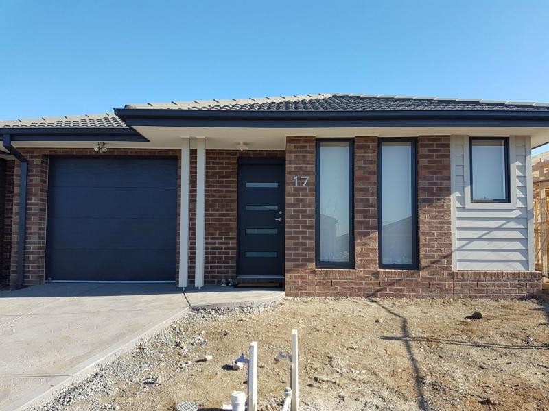 17 Cubbie Way, Clyde North VIC 3978