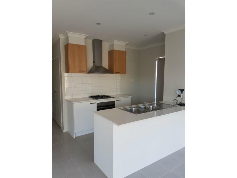 17 Cubbie Way, Clyde North VIC 3978