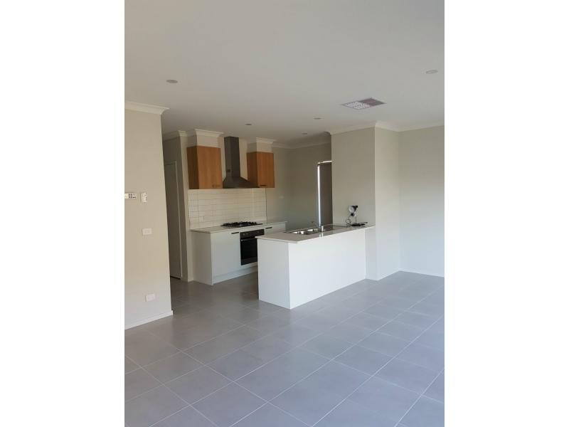 17 Cubbie Way, Clyde North VIC 3978