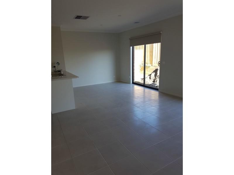 17 Cubbie Way, Clyde North VIC 3978