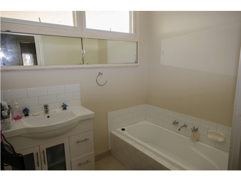 40 Westernport Rd, Lang Lang VIC 3984
