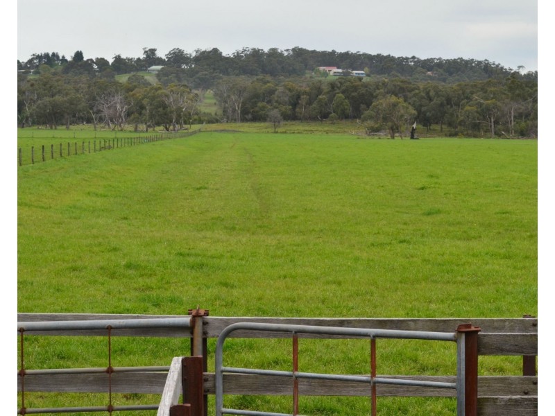 2/65 Hills Rd, Nyora VIC 3987