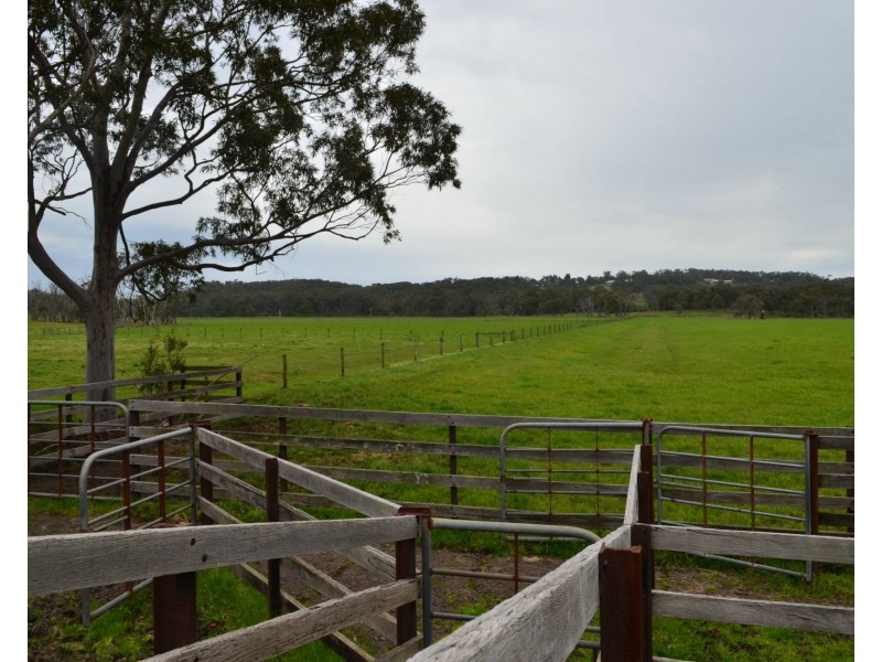 2/65 Hills Rd, Nyora VIC 3987