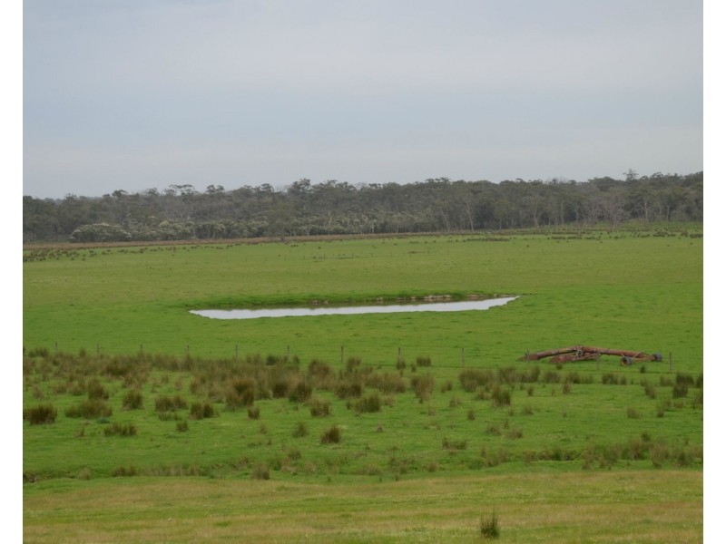 2/65 Hills Rd, Nyora VIC 3987