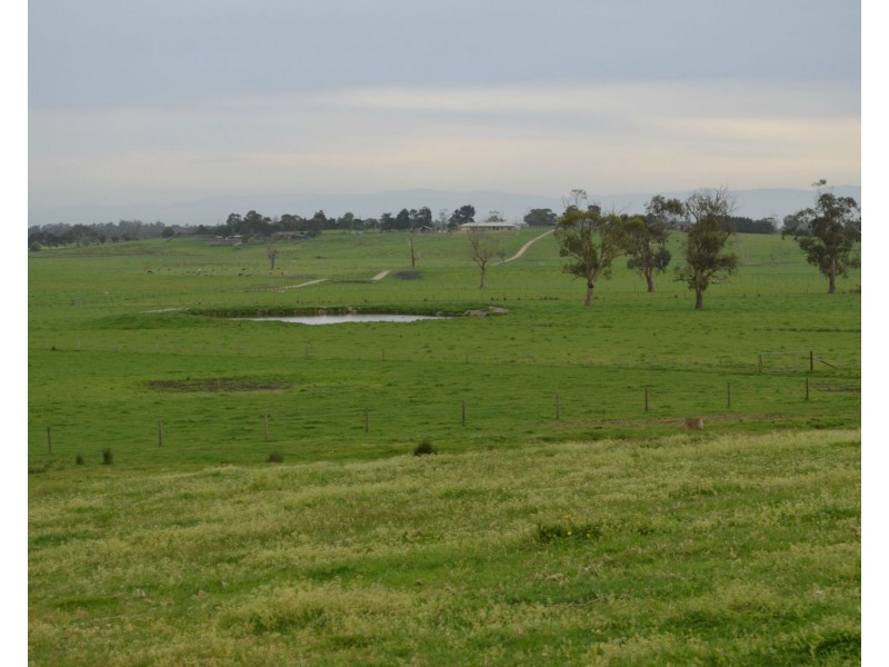 2/65 Hills Rd, Nyora VIC 3987