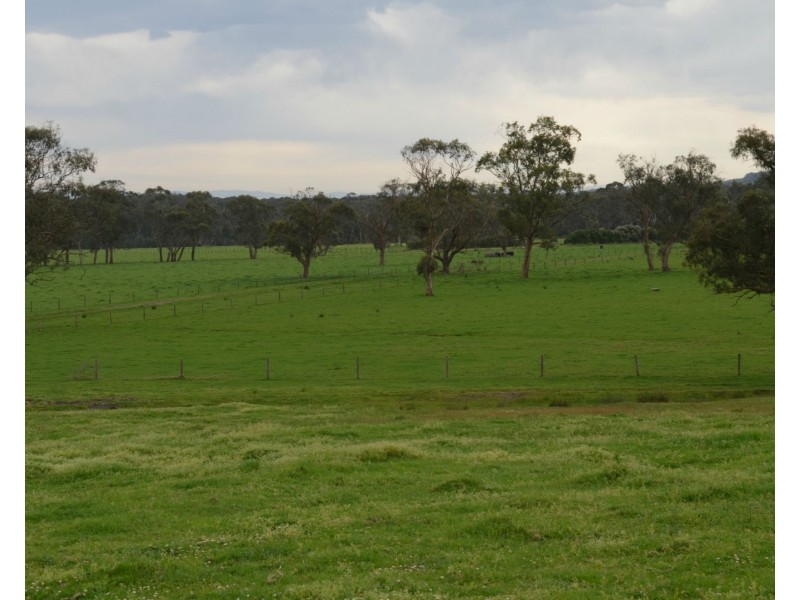 2/65 Hills Rd, Nyora VIC 3987