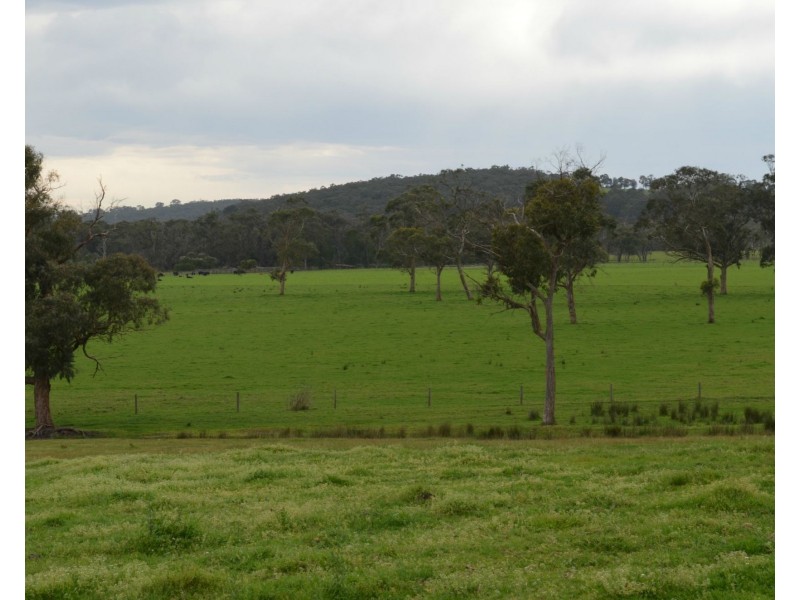 2/65 Hills Rd, Nyora VIC 3987