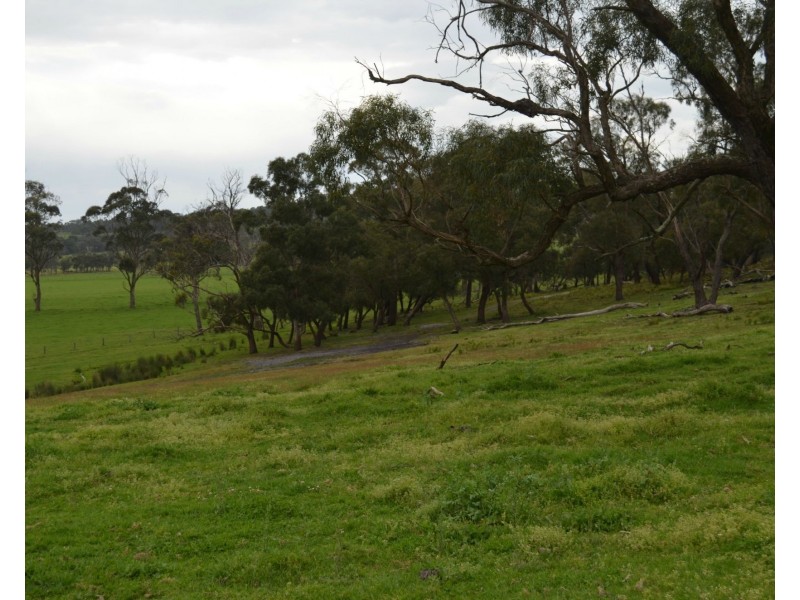 2/65 Hills Rd, Nyora VIC 3987