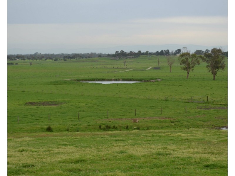 2/65 Hills Rd, Nyora VIC 3987