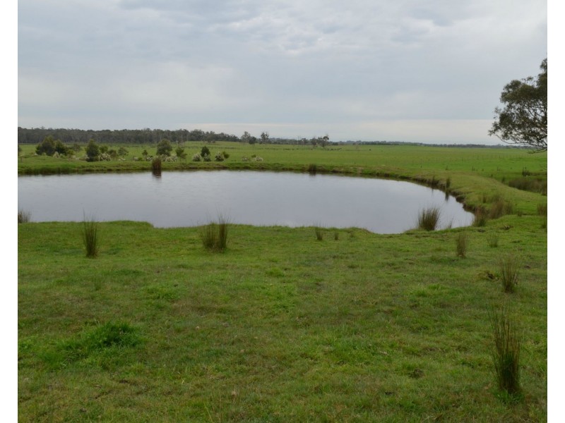 2/65 Hills Rd, Nyora VIC 3987