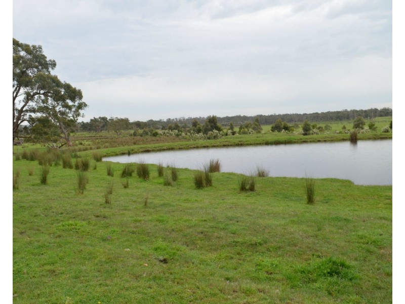 2/65 Hills Rd, Nyora VIC 3987