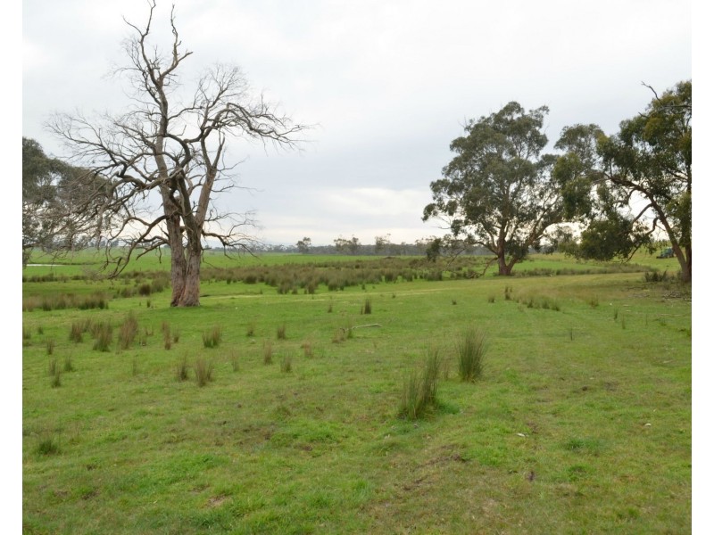 2/65 Hills Rd, Nyora VIC 3987